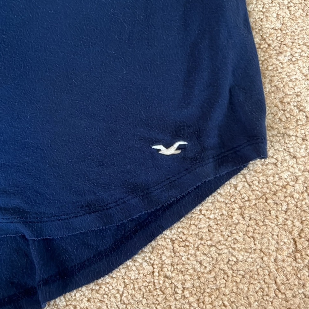Hollister women’s size medium color navy short sleeve - Picture 2 of 5